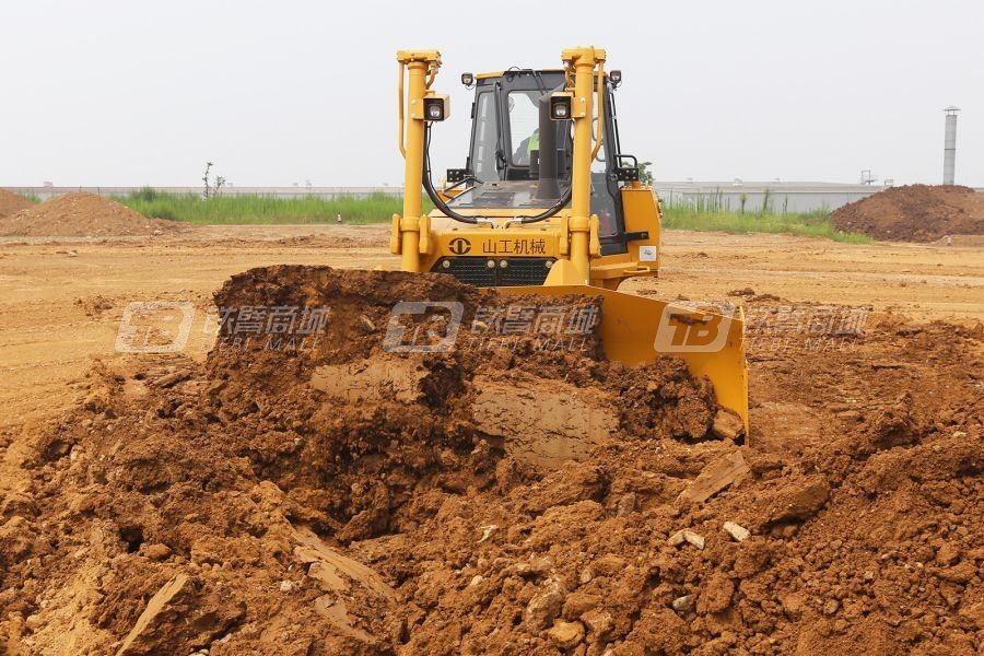 山工機(jī)械824F(濕地型)履帶式推土機(jī)外觀圖