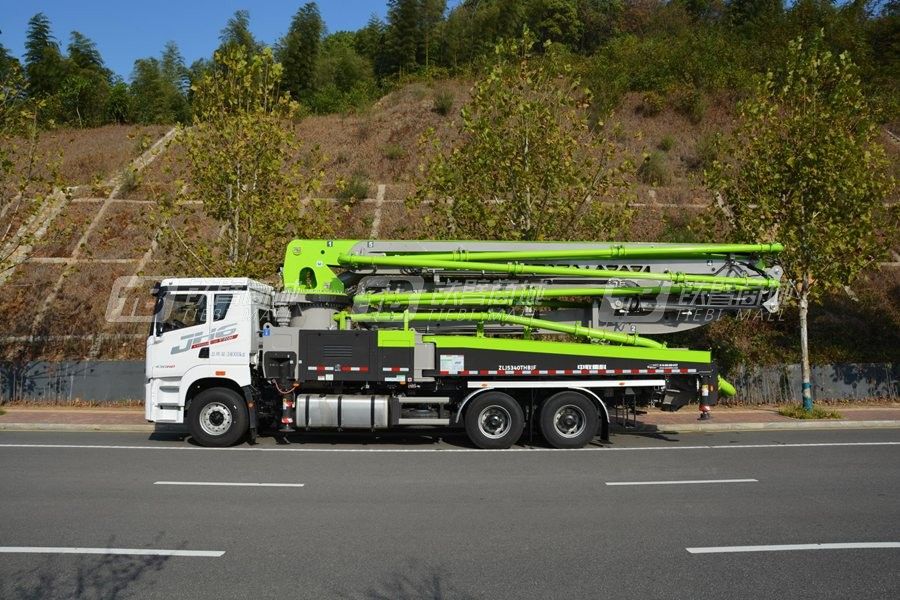 中聯(lián)重科ZLJ5340THBJF 47X-5RZ三橋47米解放國六泵車